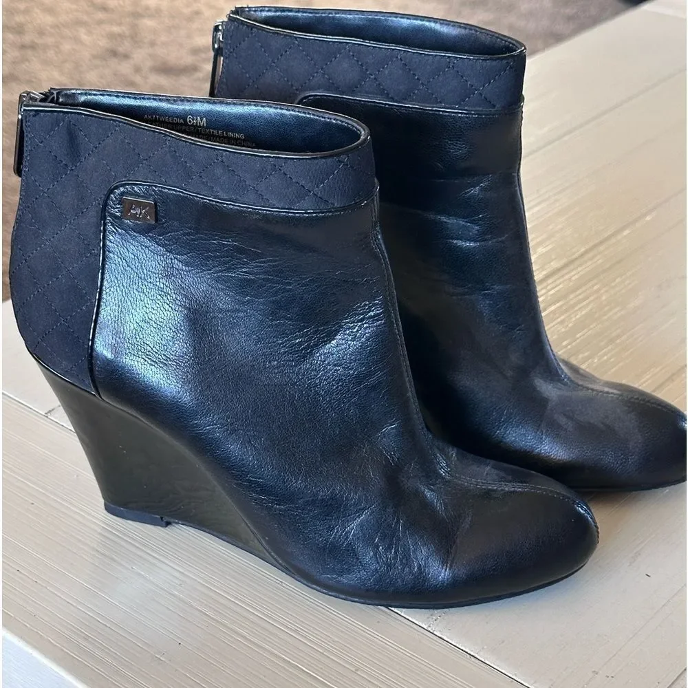 Anne Klein Tweedia Wedge Ankle Boot Black Leather Zip Quilted Like New Size 7